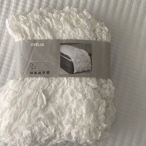 IKEA OFELIA White Crinkle Texture Throw Blanket NWT